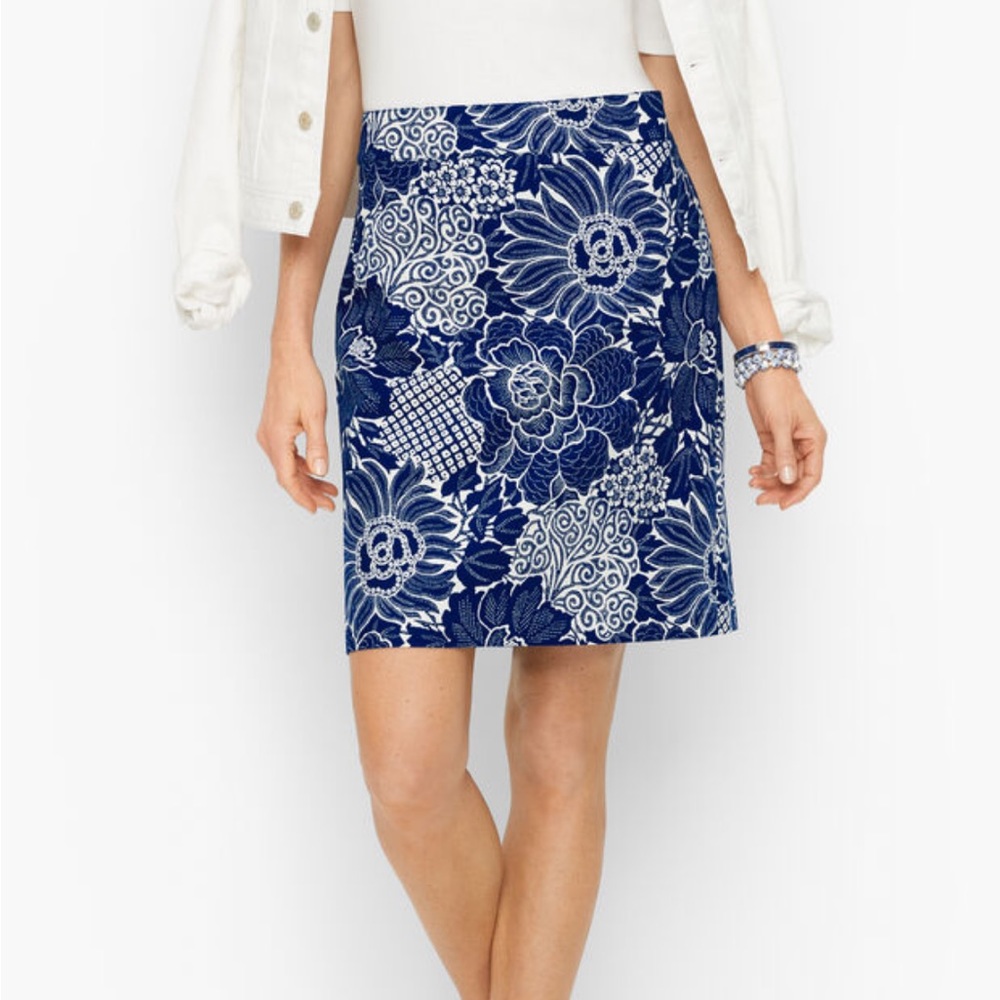 TALBOTS Women’s Size 4 Navy and White Canvas A-Line Skirt In Speckled Floral